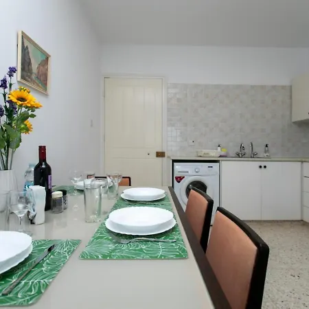 Horizon-amazing Location, Sea&nature View, 2br,large Balcony *